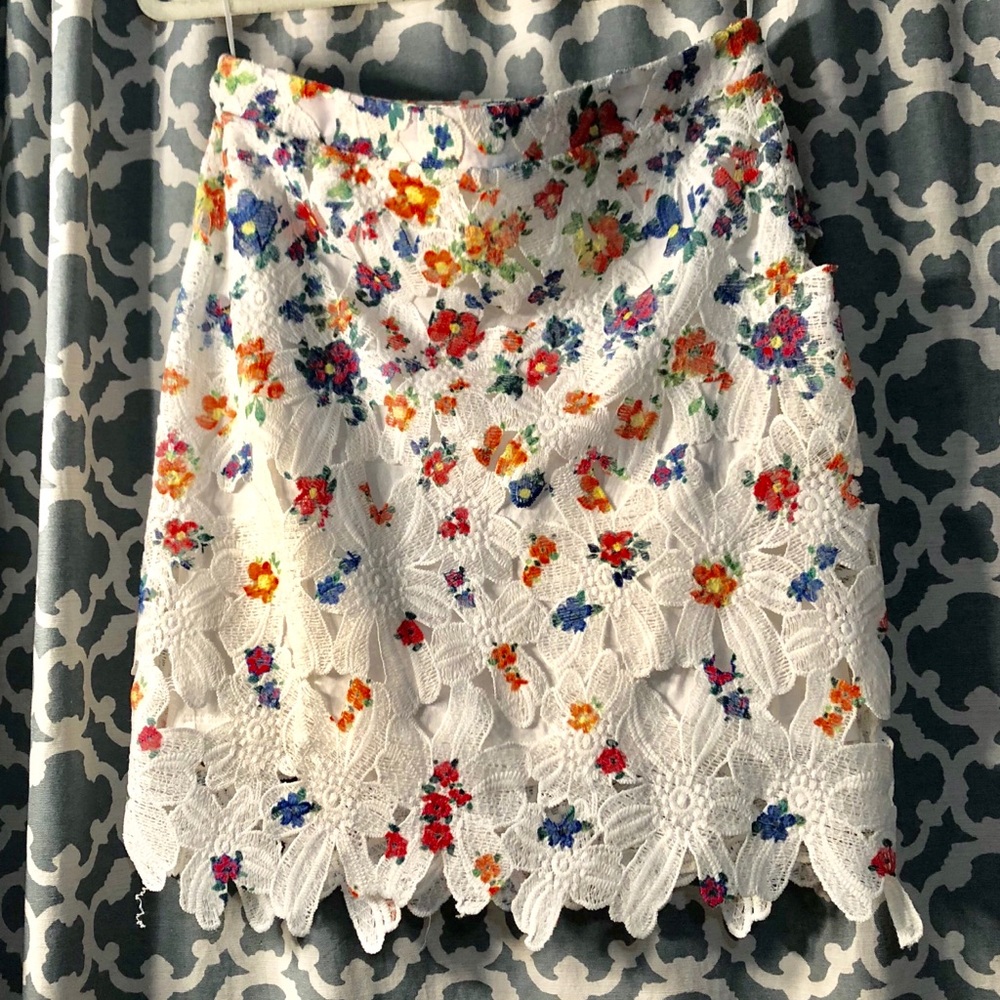 Romeo & Juliet Couture Floral Embroider Mini Skirt - Picture 1 of 8